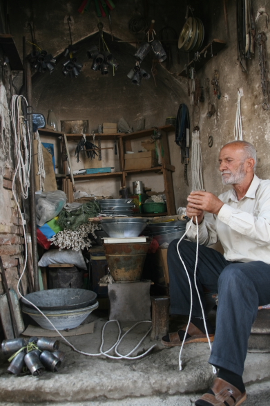 one of the shops in esfahans bazaar.JPG